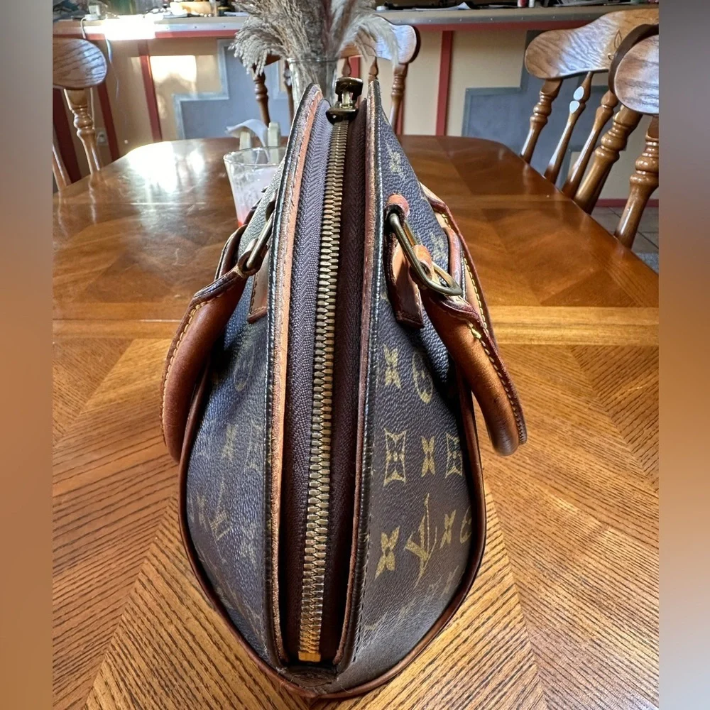 Louis Vuitton Ellipse PM Monogram Vintage Handbag